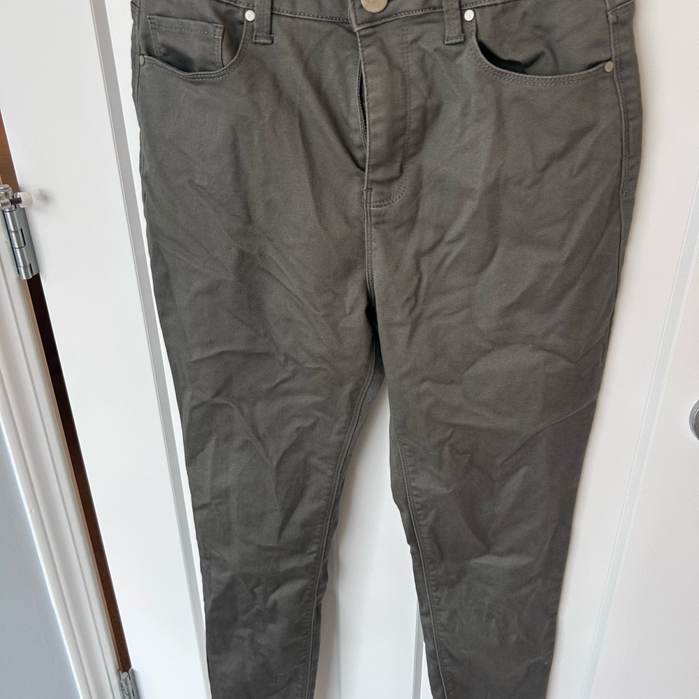 Design Lab Lord & Taylor Olive Skinny Denim pants, size 29